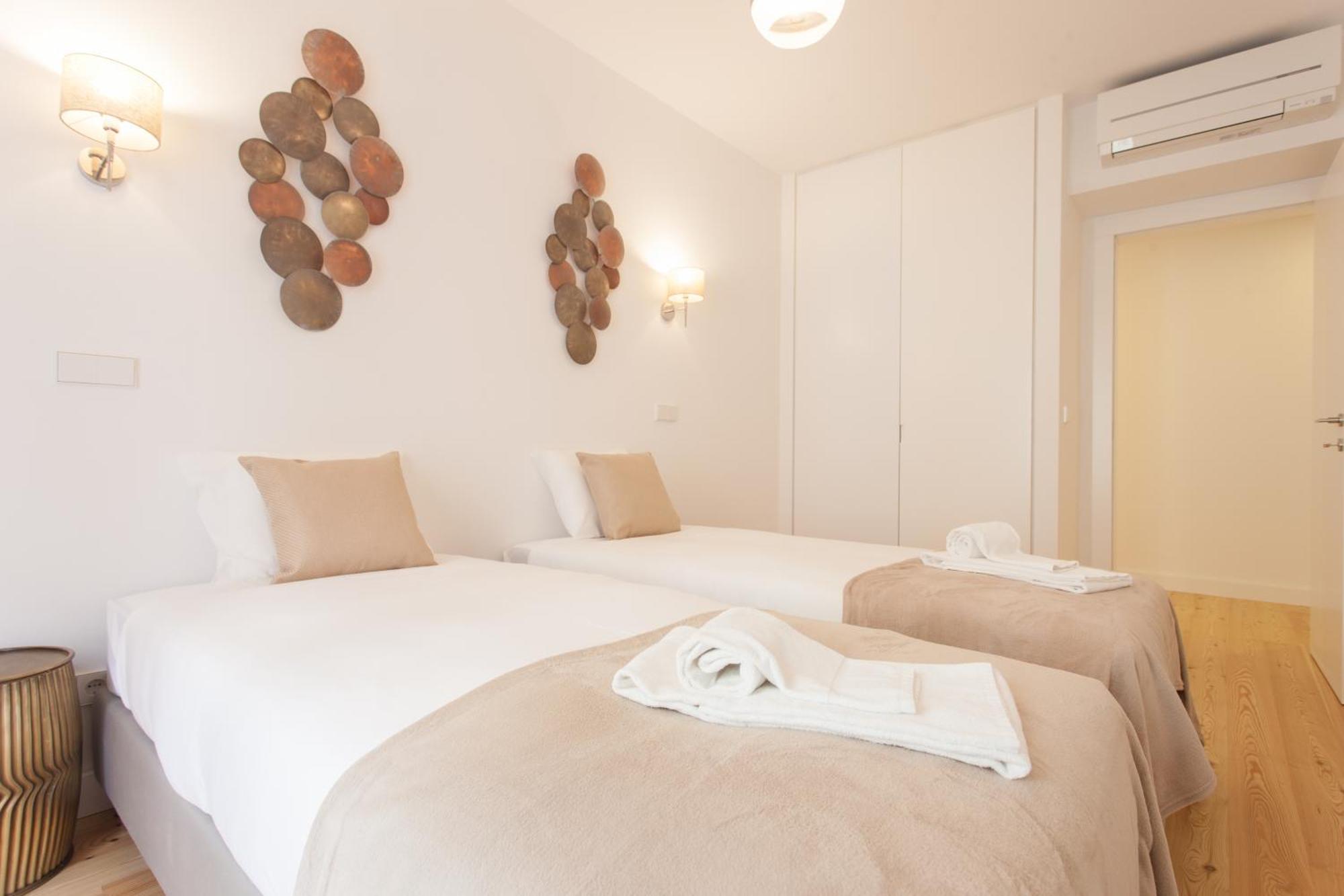Mouraria Blue Three-Bedroom Apartment W/ Parking - By Lu Holidays Lissabon Buitenkant foto