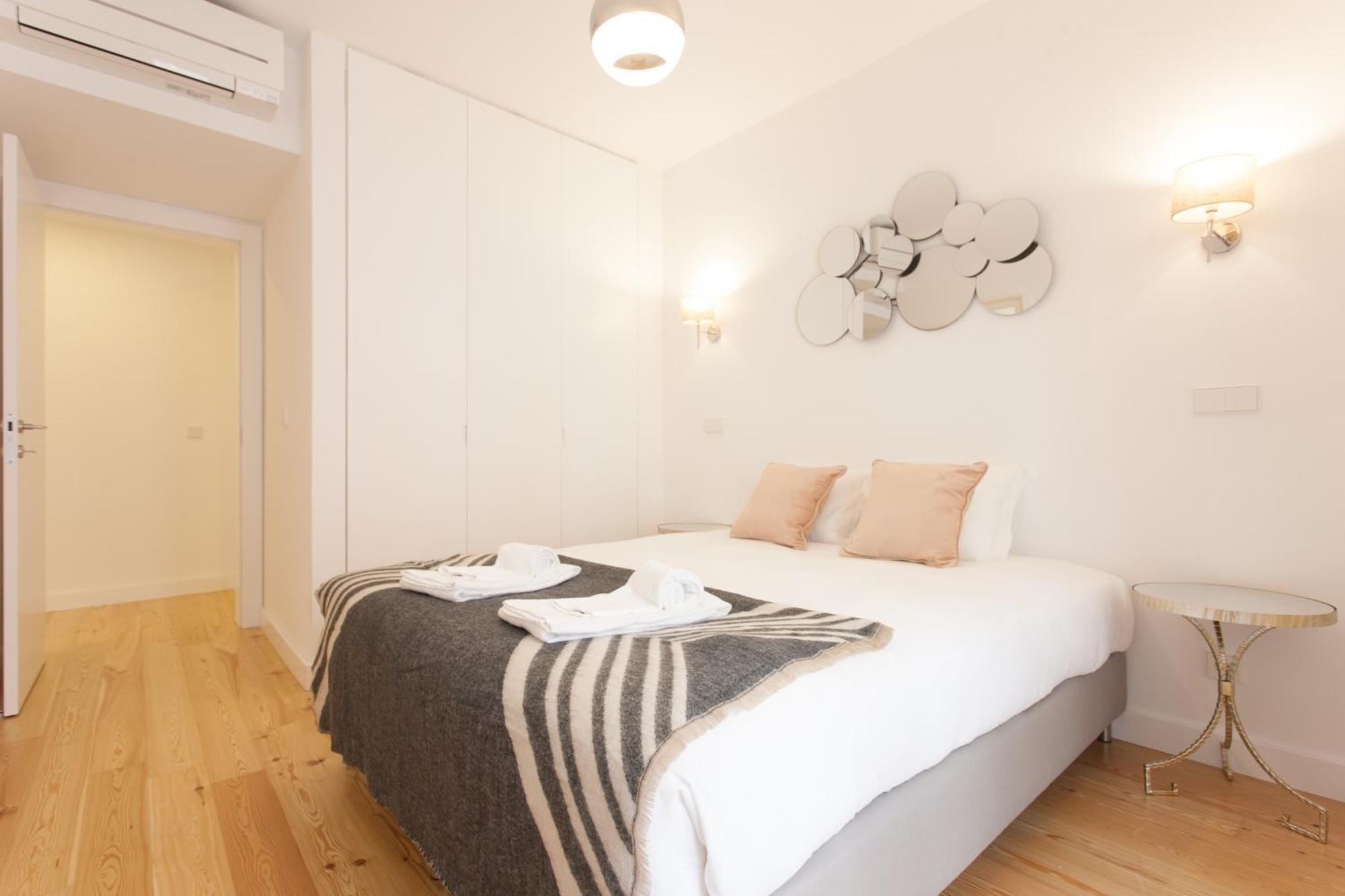 Mouraria Blue Three-Bedroom Apartment W/ Parking - By Lu Holidays Lissabon Buitenkant foto