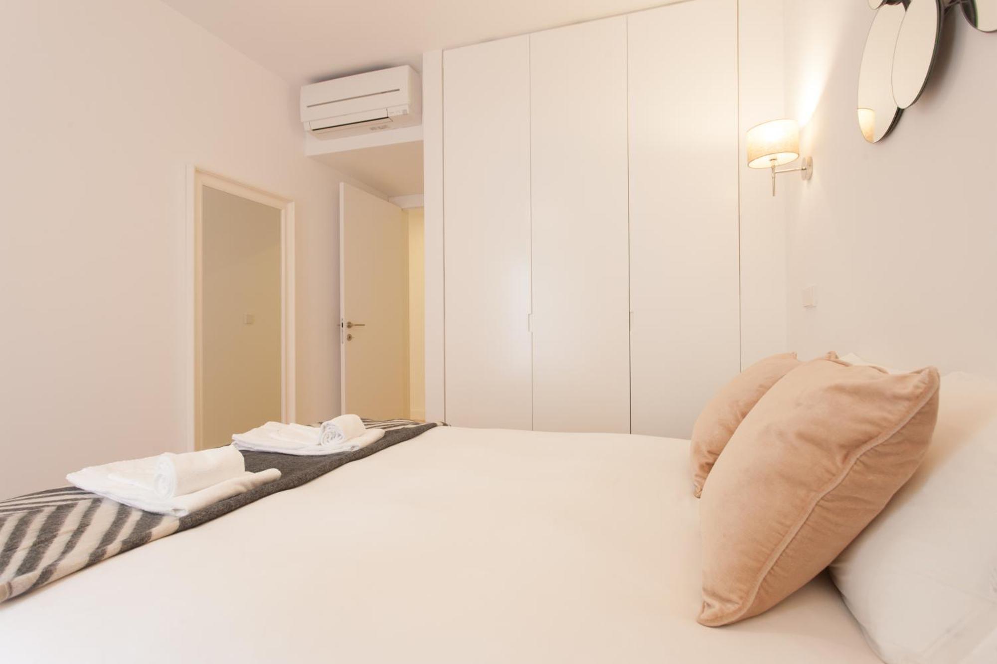 Mouraria Blue Three-Bedroom Apartment W/ Parking - By Lu Holidays Lissabon Buitenkant foto